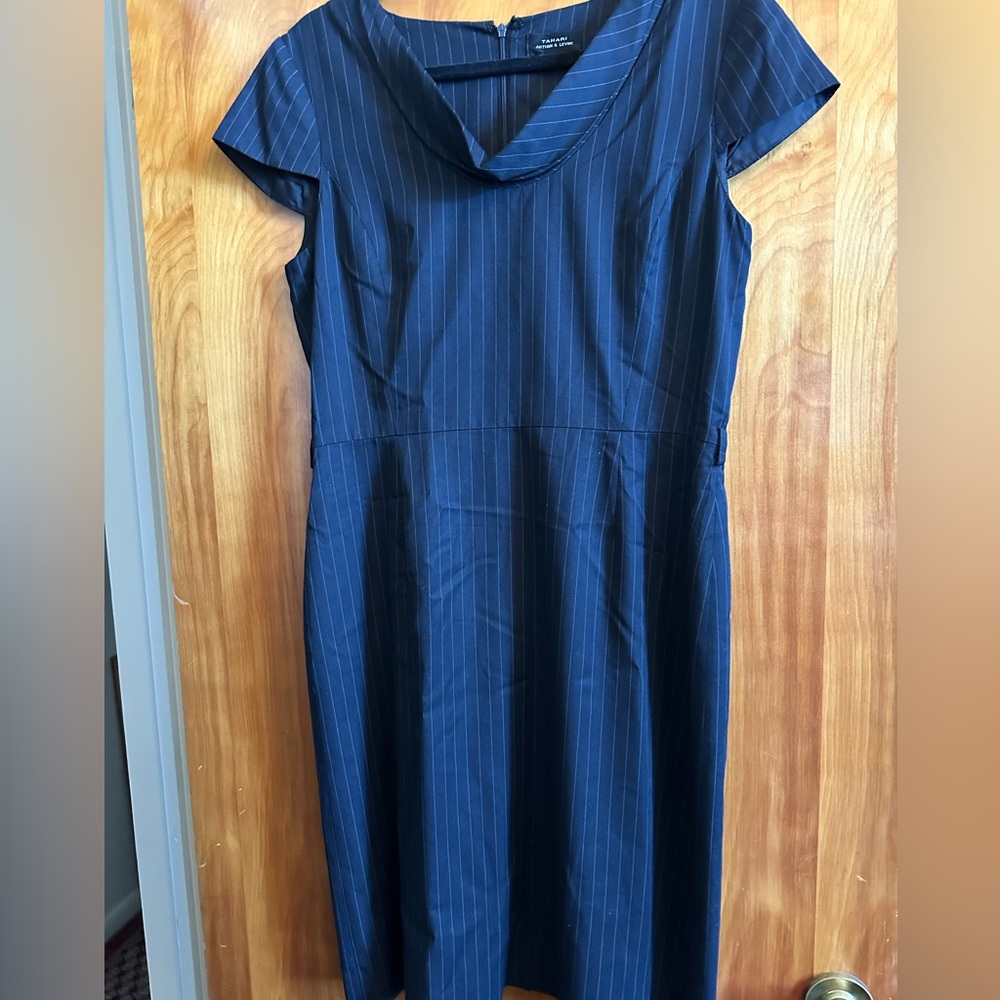 ✨Tahari✨Navy Pinstripe Carrie Bradshaw Dress size 10
